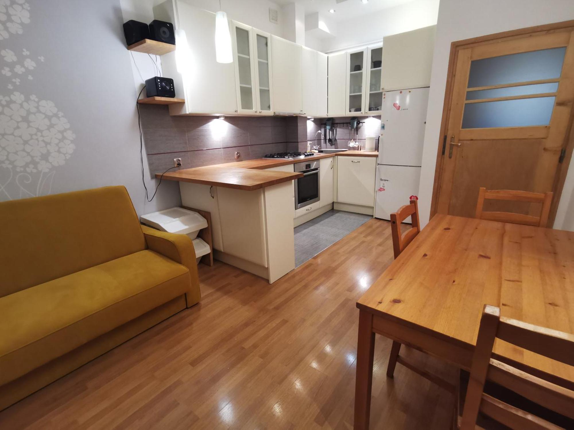 Cozy Spacious Apartment With Balcony Красков Екстериор снимка