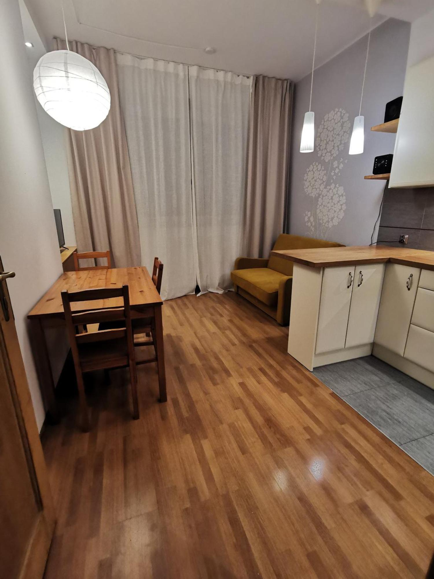 Cozy Spacious Apartment With Balcony Красков Екстериор снимка